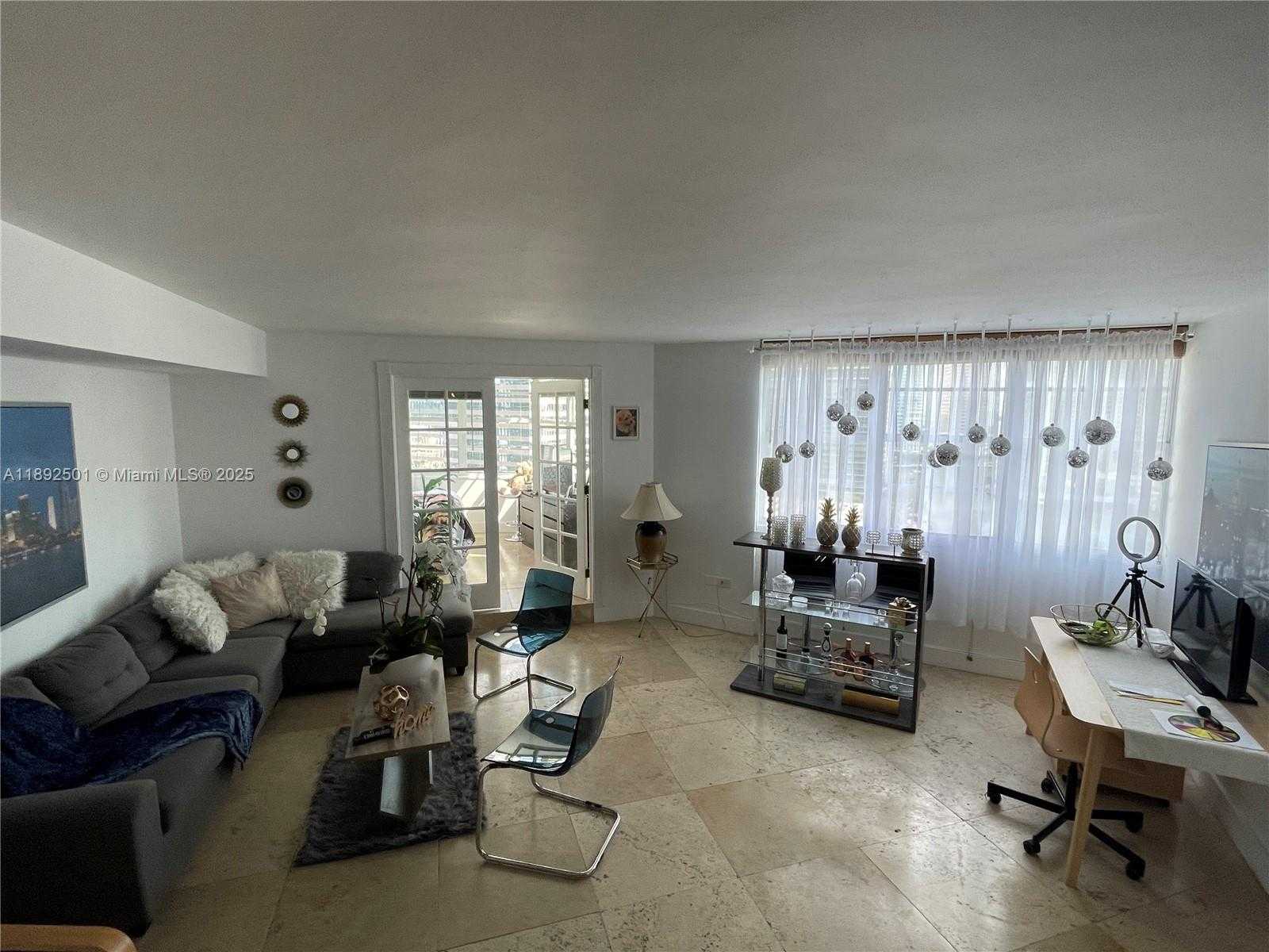 Small Image of 801 BRICKELL BAY DR #1961, Miami Number 3
