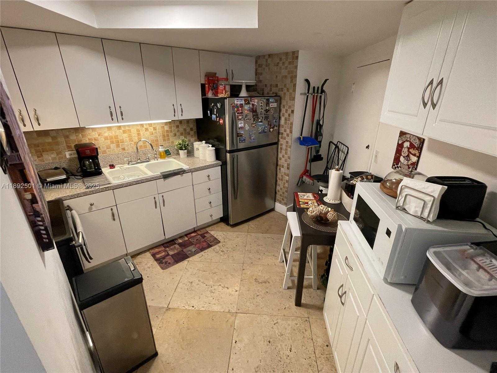 Small Image of 801 BRICKELL BAY DR #1961, Miami Number 4