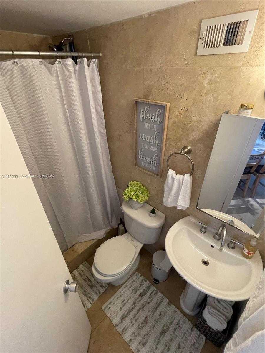 Small Image of 801 BRICKELL BAY DR #1961, Miami Number 5