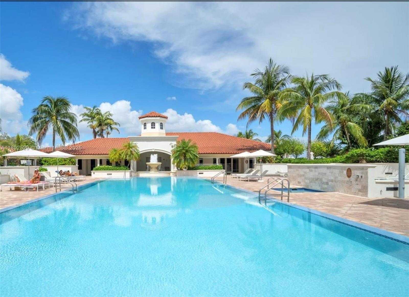 Small Image of 20000 EAST COUNTRY CLUB DR #PH01, Aventura Number 3