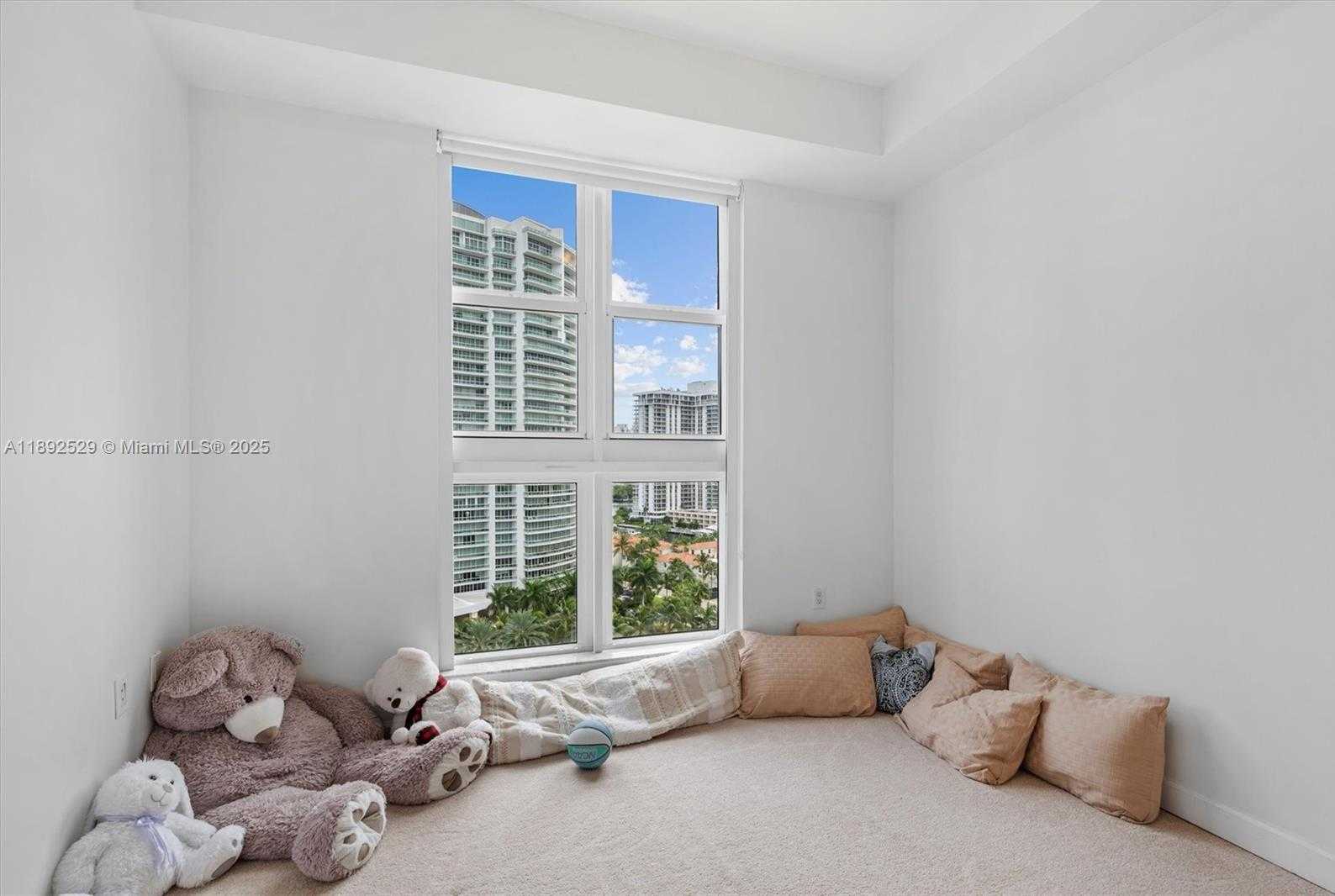 Small Image of 20000 EAST COUNTRY CLUB DR #PH01, Aventura Number 36
