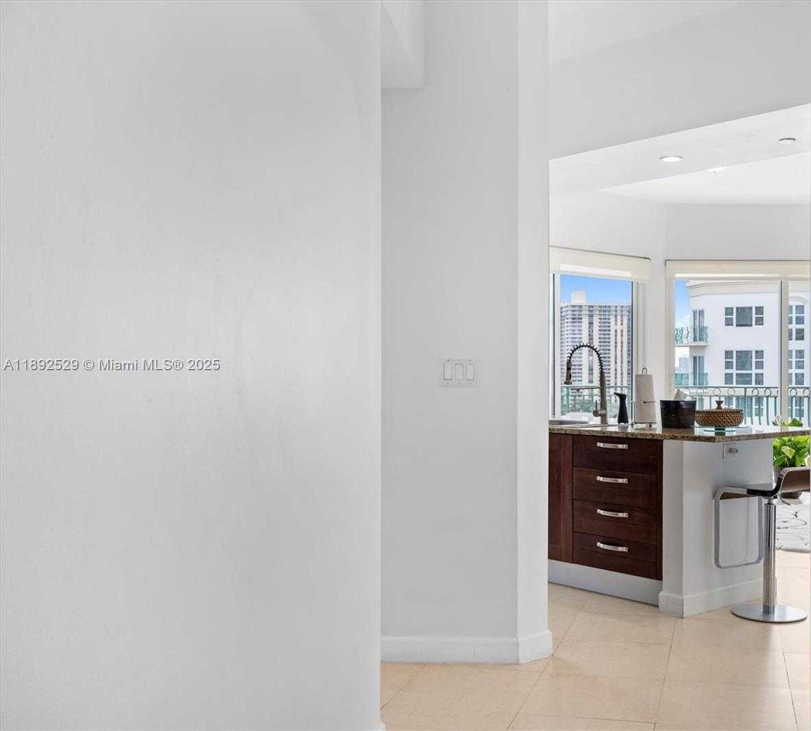 Small Image of 20000 EAST COUNTRY CLUB DR #PH01, Aventura Number 43