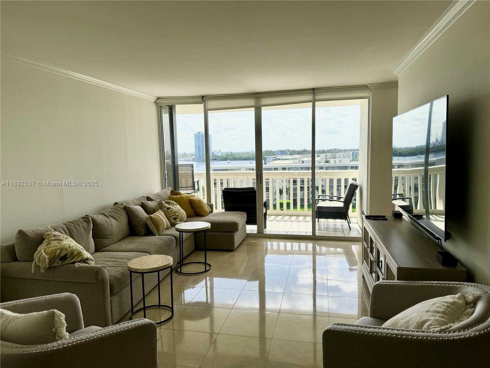 Small Image of 1000 ISLAND BLVD #811, Aventura Number 2