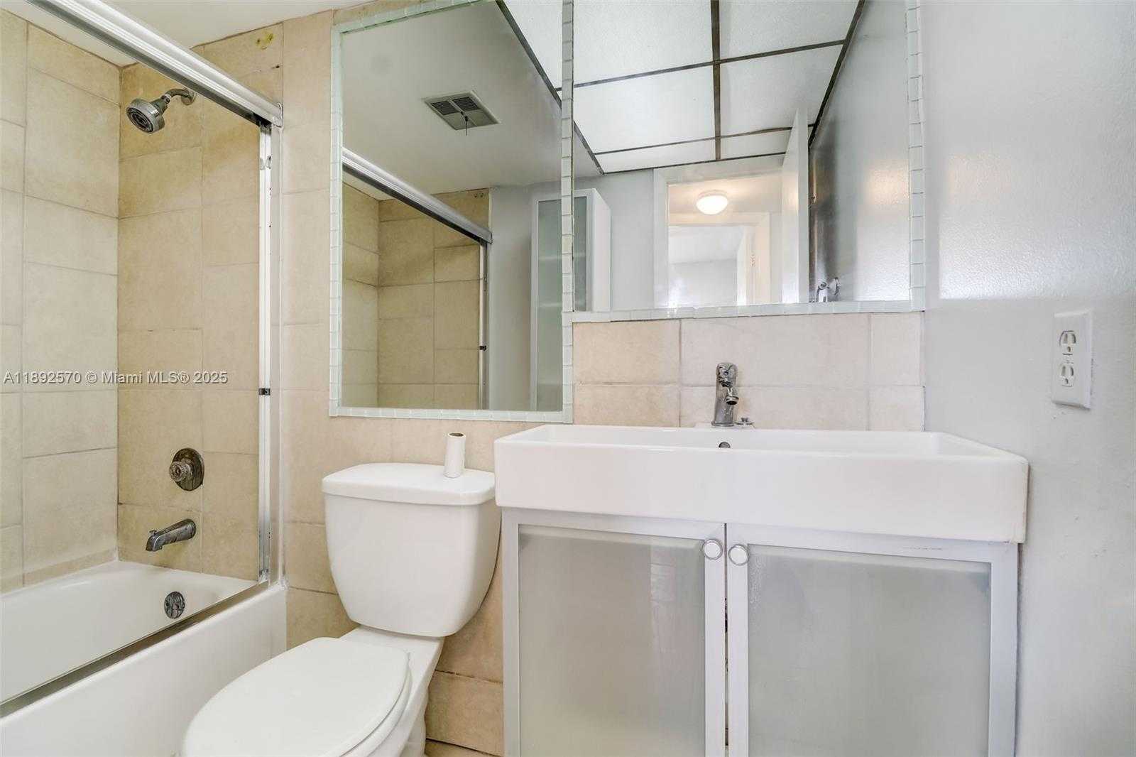 Small Image of 9001 SUNRISE LAKES BLVD #109, Sunrise Number 16