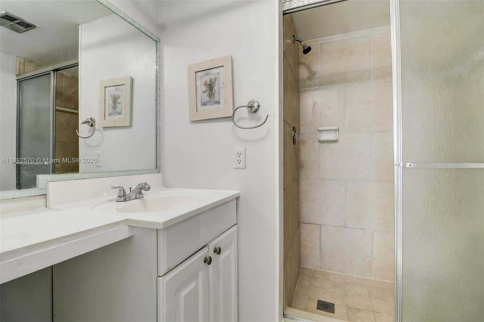 Small Image of 9001 SUNRISE LAKES BLVD #109, Sunrise Number 17