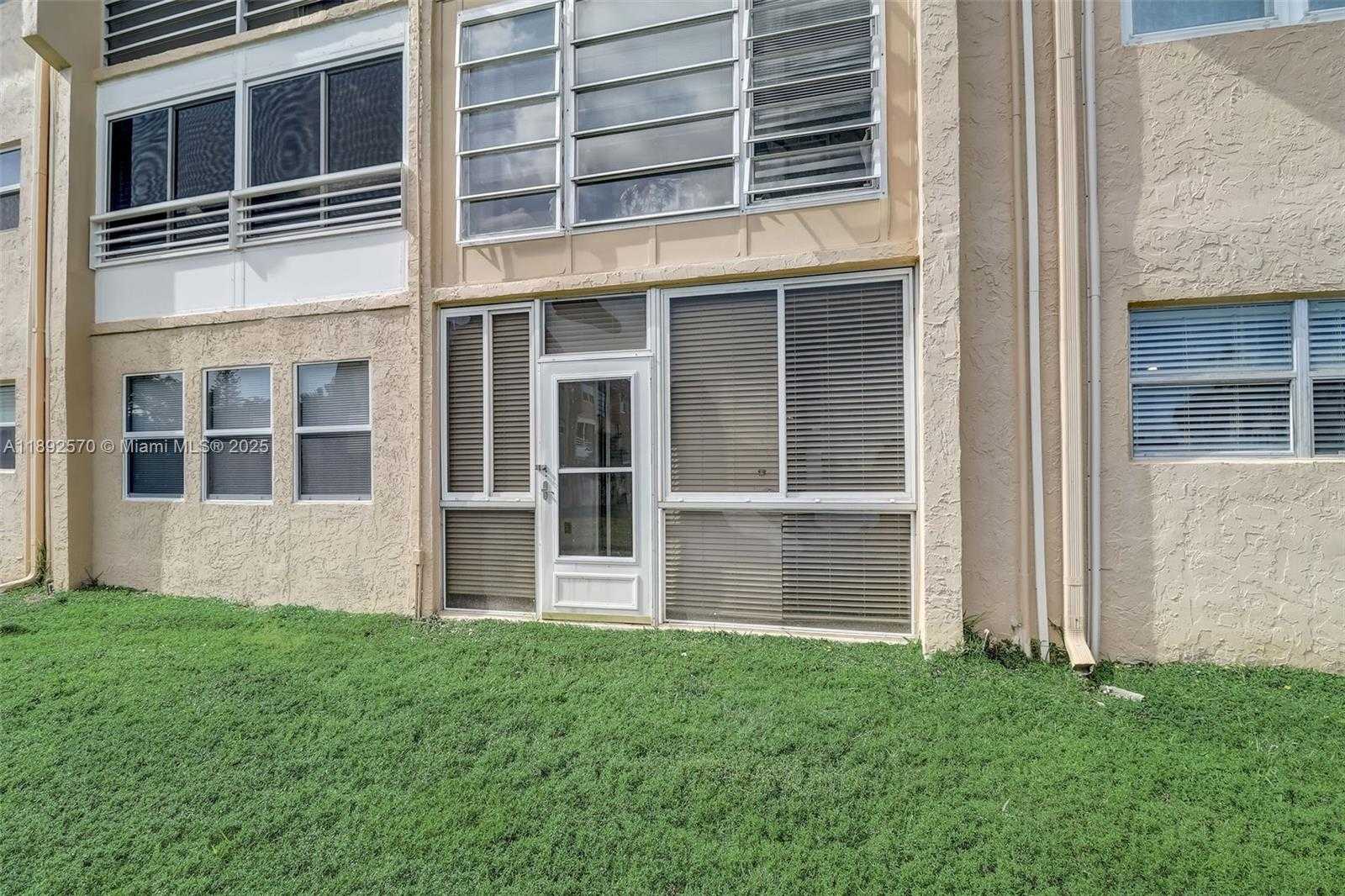 Small Image of 9001 SUNRISE LAKES BLVD #109, Sunrise Number 19