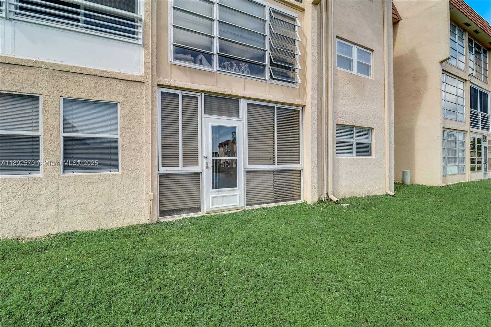 Small Image of 9001 SUNRISE LAKES BLVD #109, Sunrise Number 20