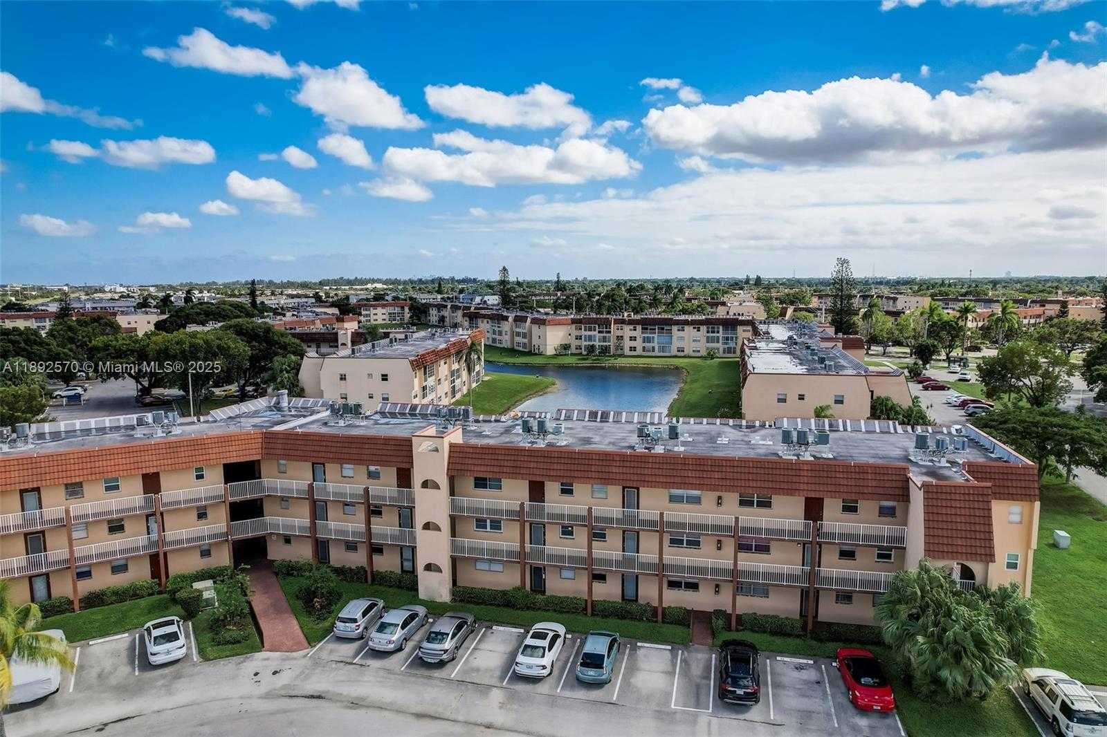 Small Image of 9001 SUNRISE LAKES BLVD #109, Sunrise Number 23