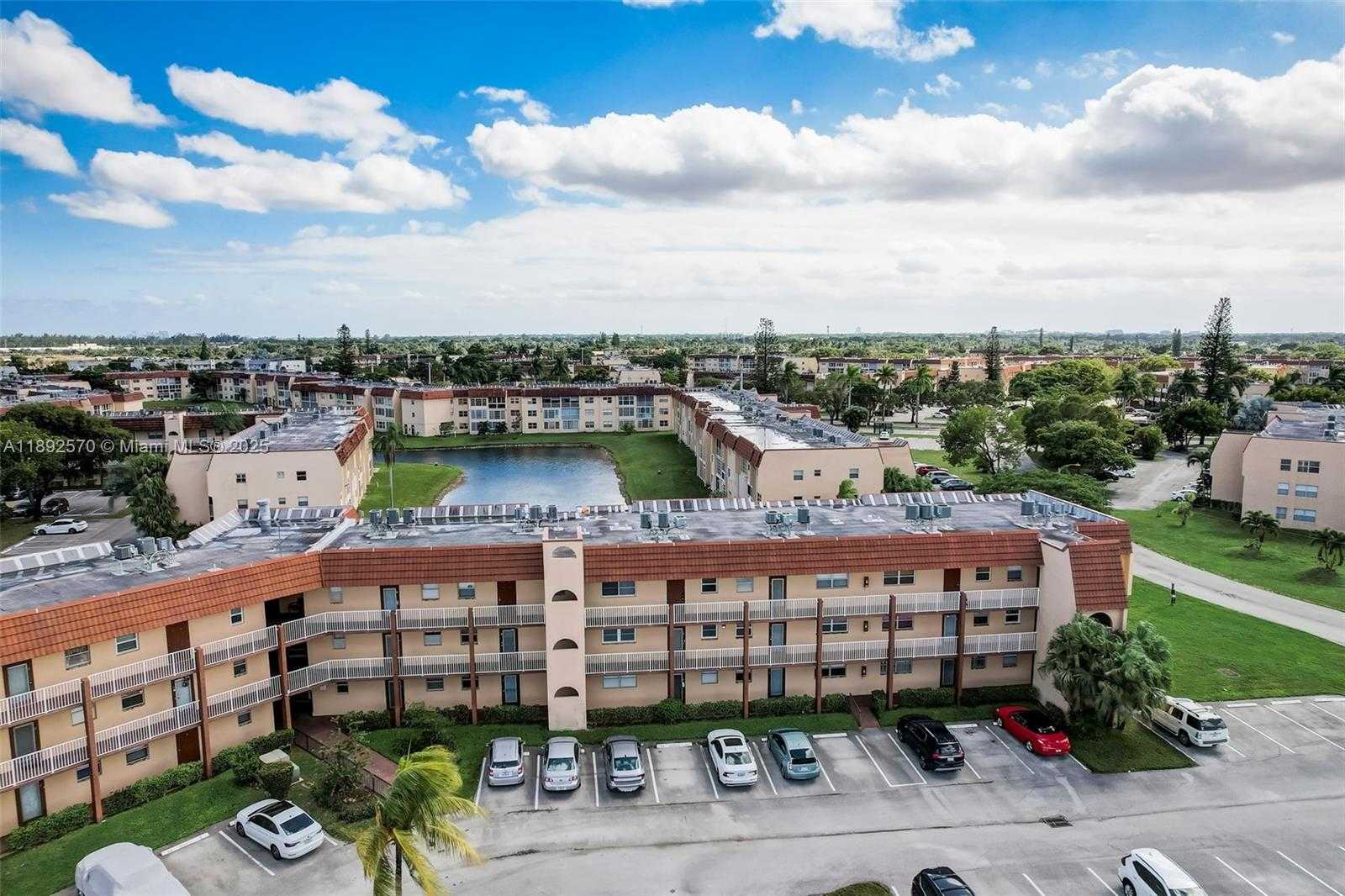 Small Image of 9001 SUNRISE LAKES BLVD #109, Sunrise Number 24