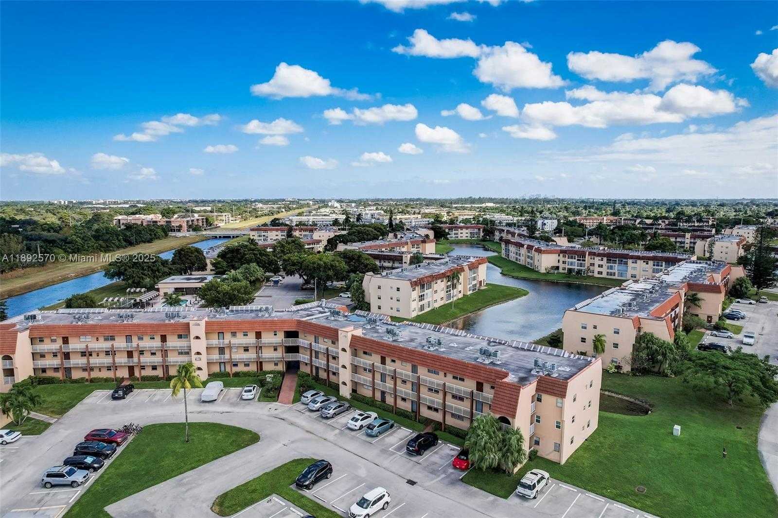 Small Image of 9001 SUNRISE LAKES BLVD #109, Sunrise Number 25