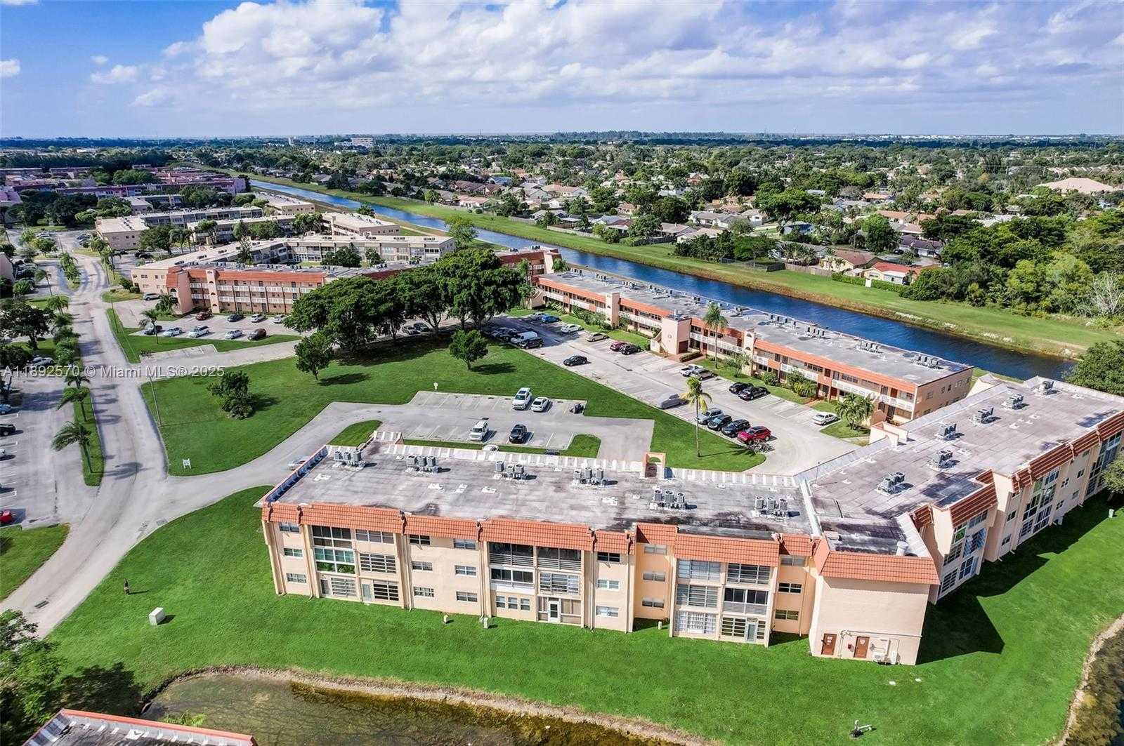 Small Image of 9001 SUNRISE LAKES BLVD #109, Sunrise Number 28