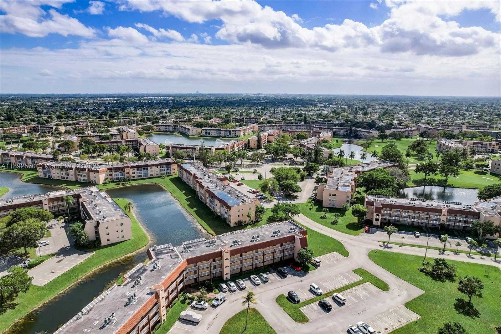 Small Image of 9001 SUNRISE LAKES BLVD #109, Sunrise Number 31