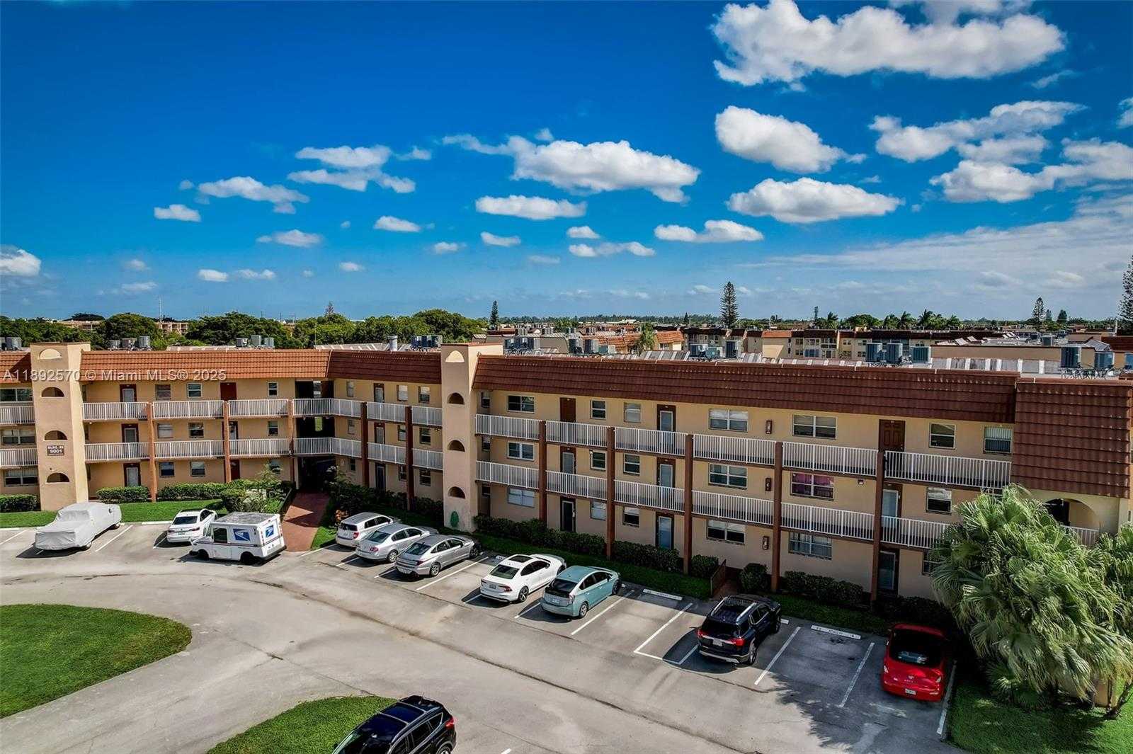 Small Image of 9001 SUNRISE LAKES BLVD #109, Sunrise Number 33