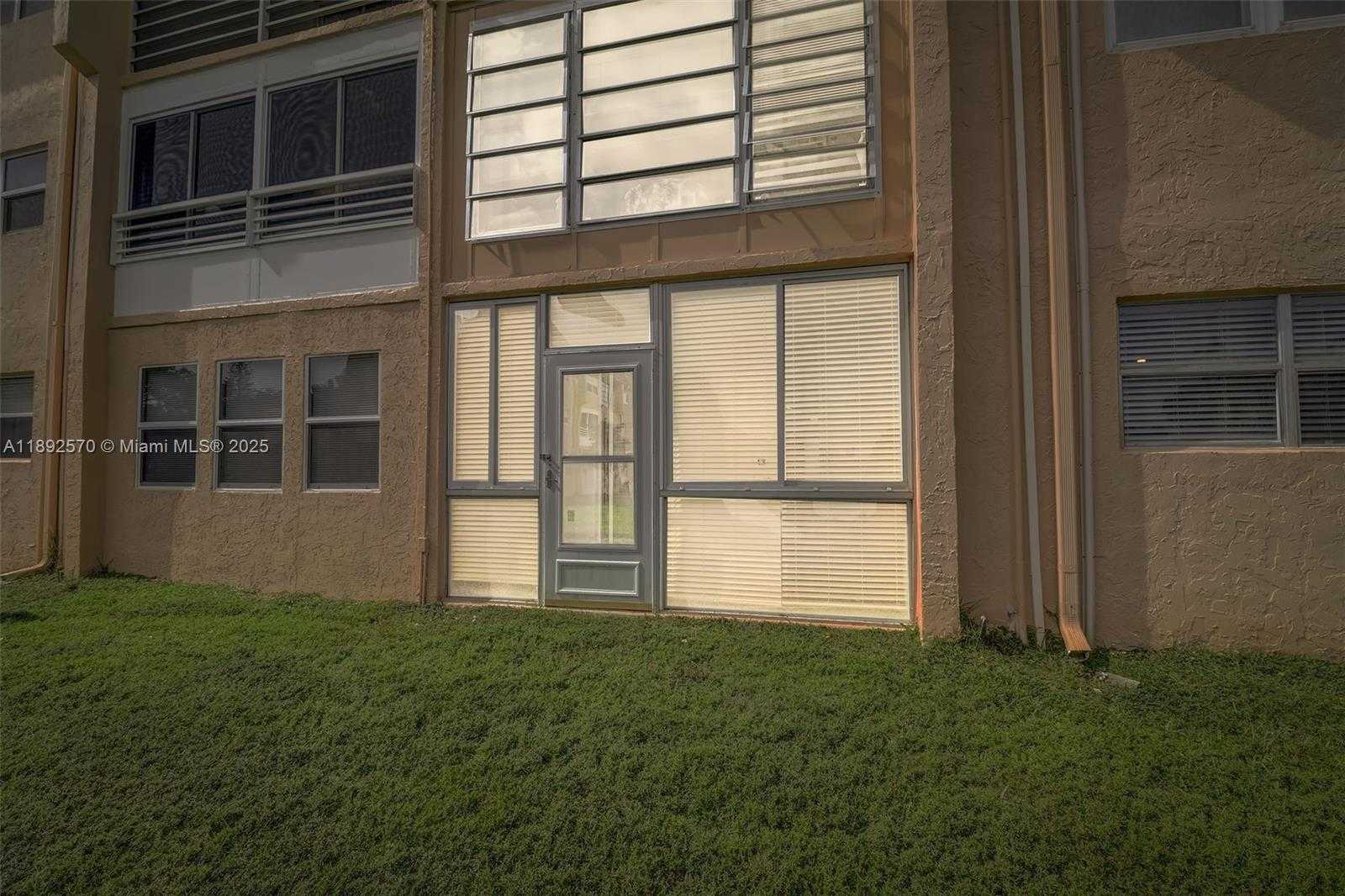 Small Image of 9001 SUNRISE LAKES BLVD #109, Sunrise Number 34