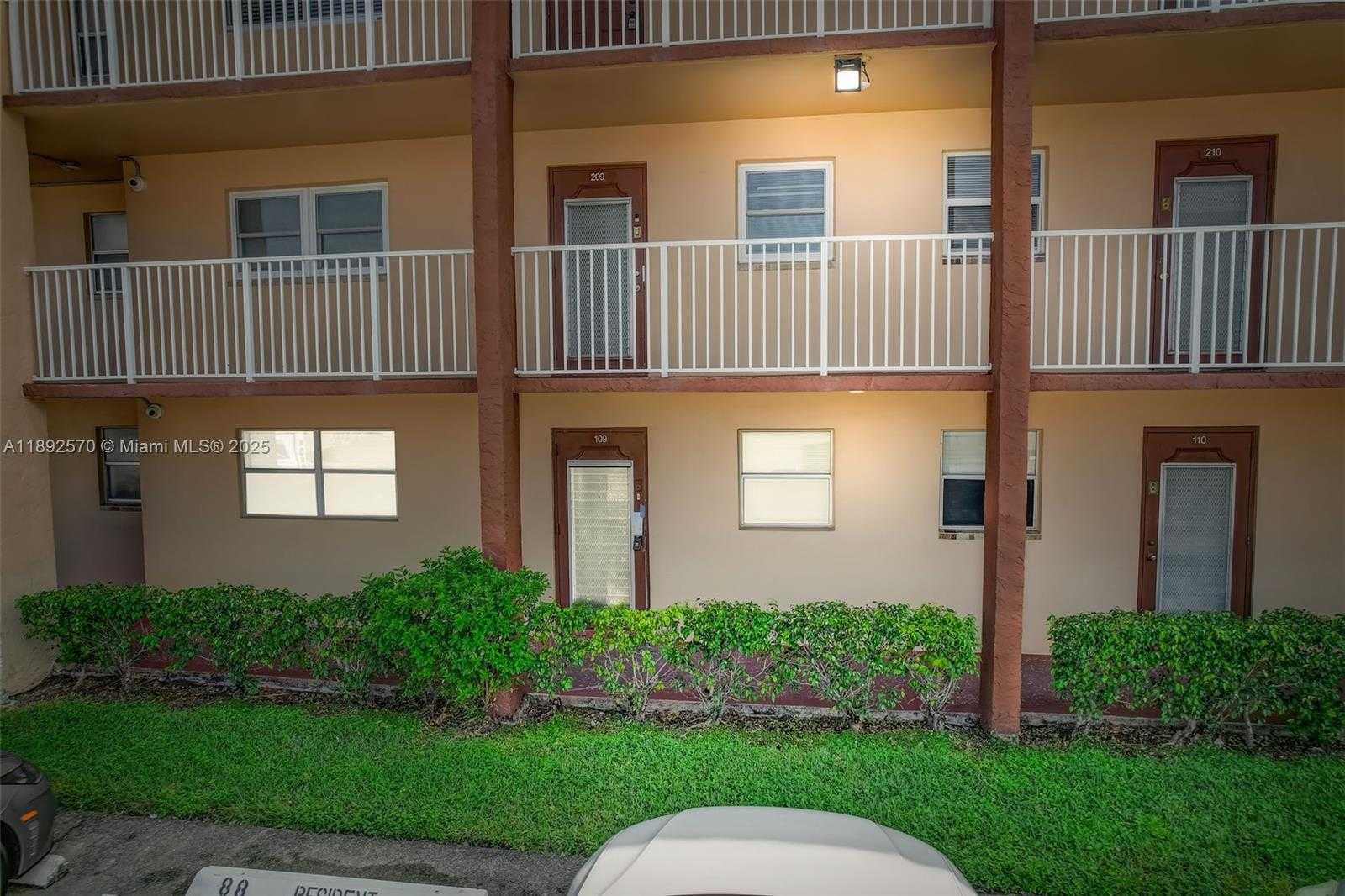 Small Image of 9001 SUNRISE LAKES BLVD #109, Sunrise Number 35