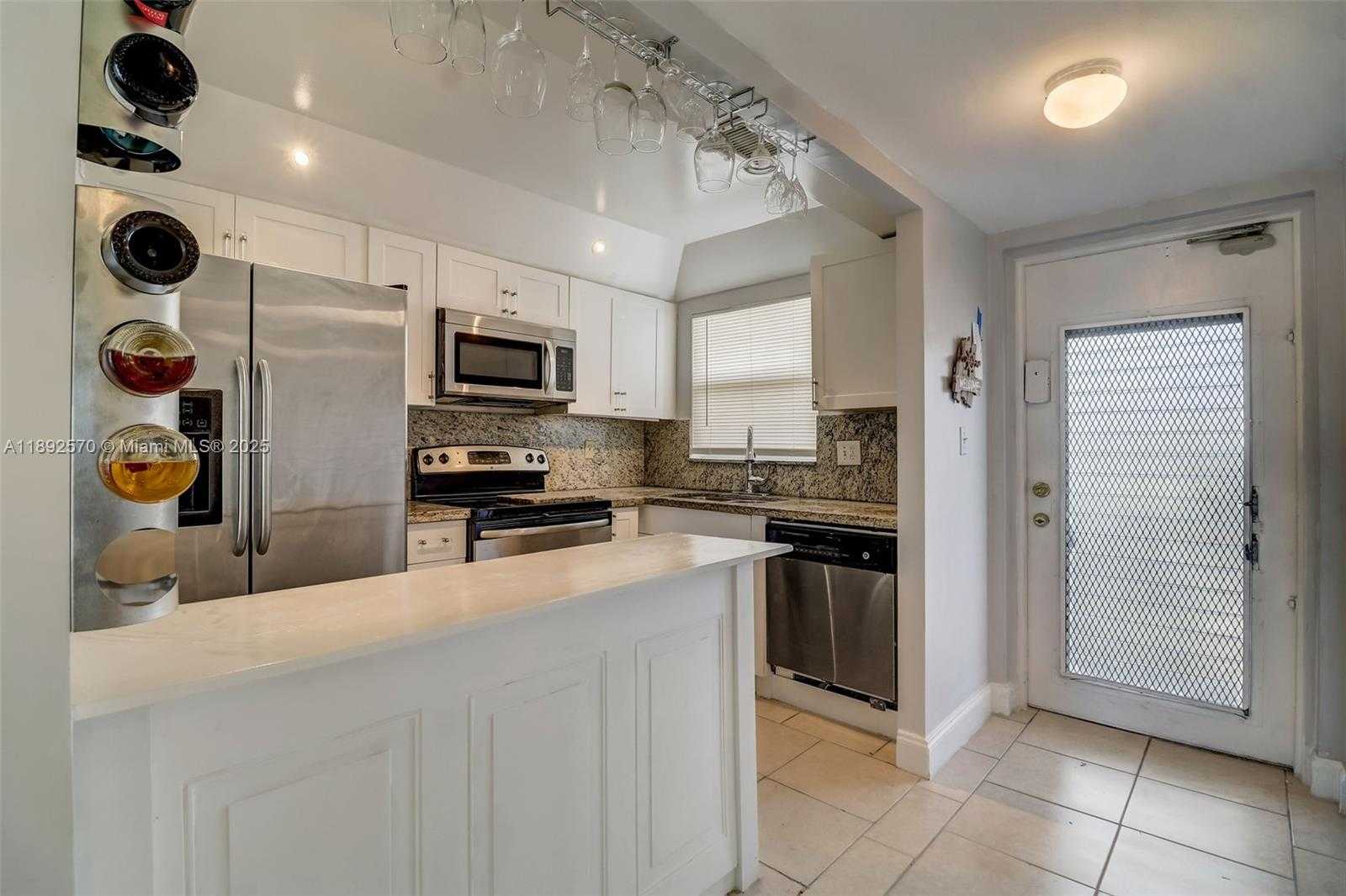 Small Image of 9001 SUNRISE LAKES BLVD #109, Sunrise Number 9