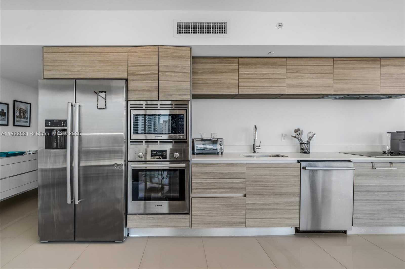 Small Image of 6620 INDIAN CREEK DR #605, Miami Beach Number 13