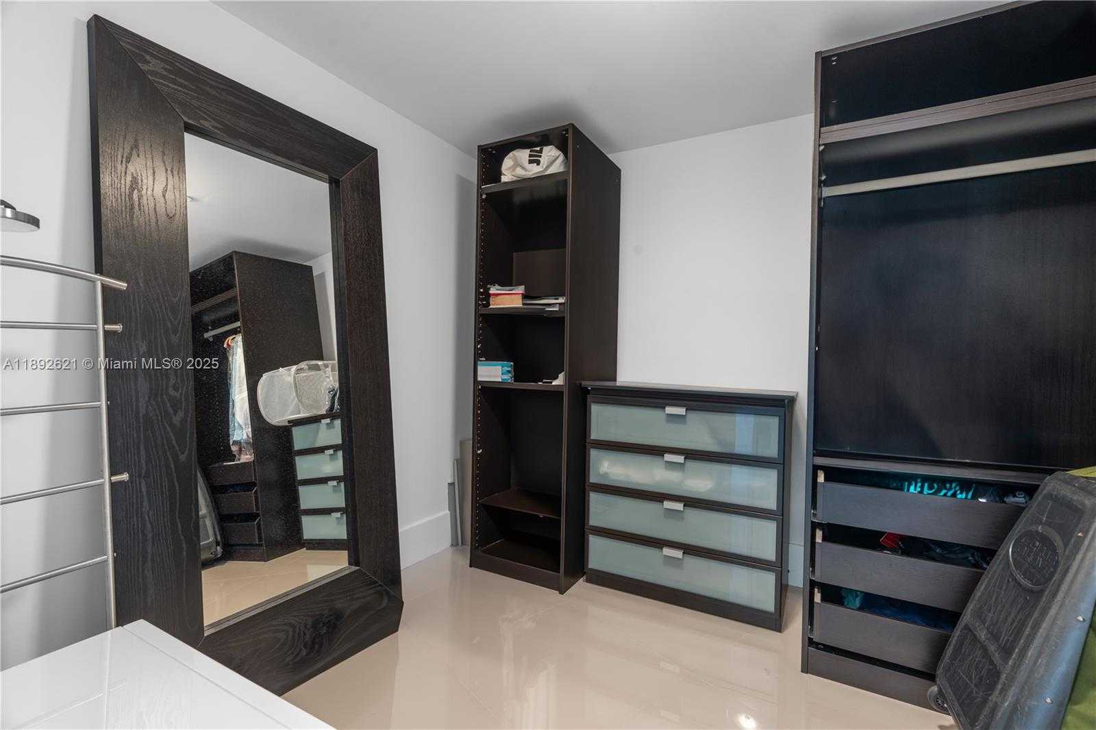 Small Image of 6620 INDIAN CREEK DR #605, Miami Beach Number 9