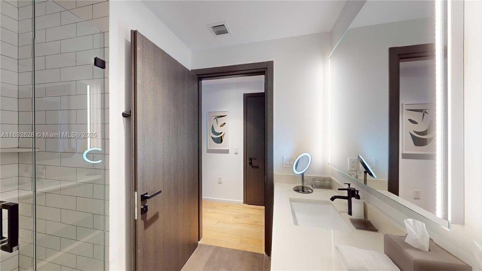 Small Image of 398 NORTH EAST 5TH #2016, Miami Number 4