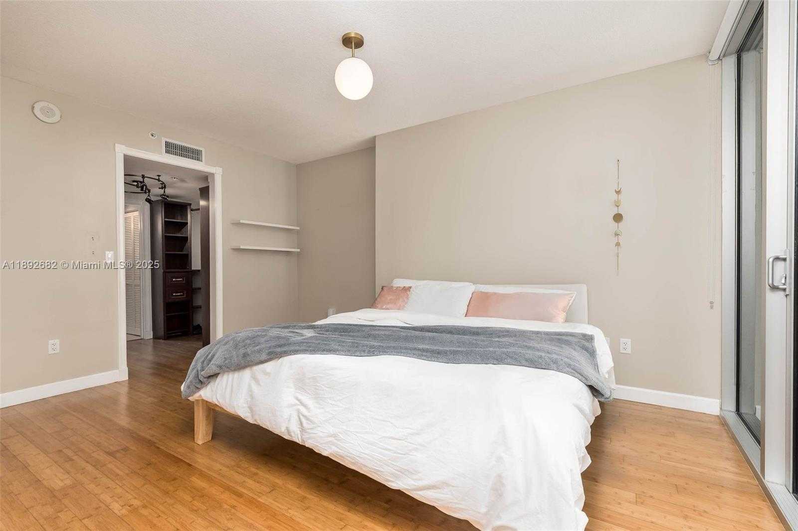 Small Image of 1750 NORTH BAYSHORE DR #1809, Miami Number 12
