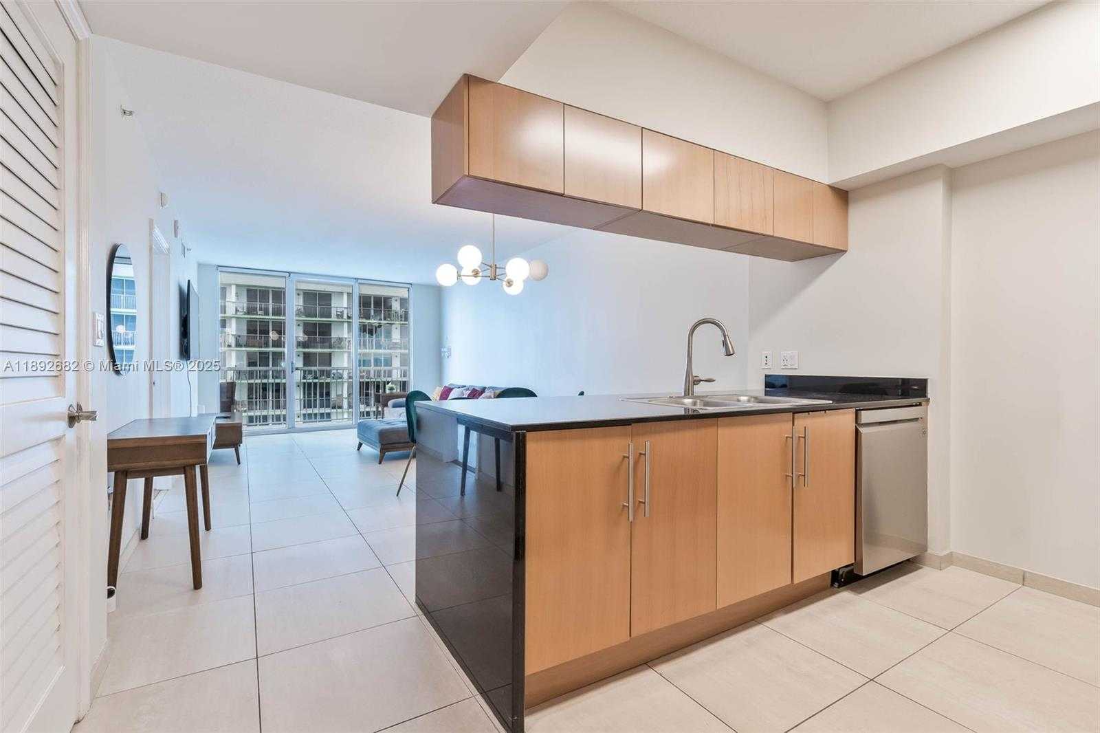 Small Image of 1750 NORTH BAYSHORE DR #1809, Miami Number 4