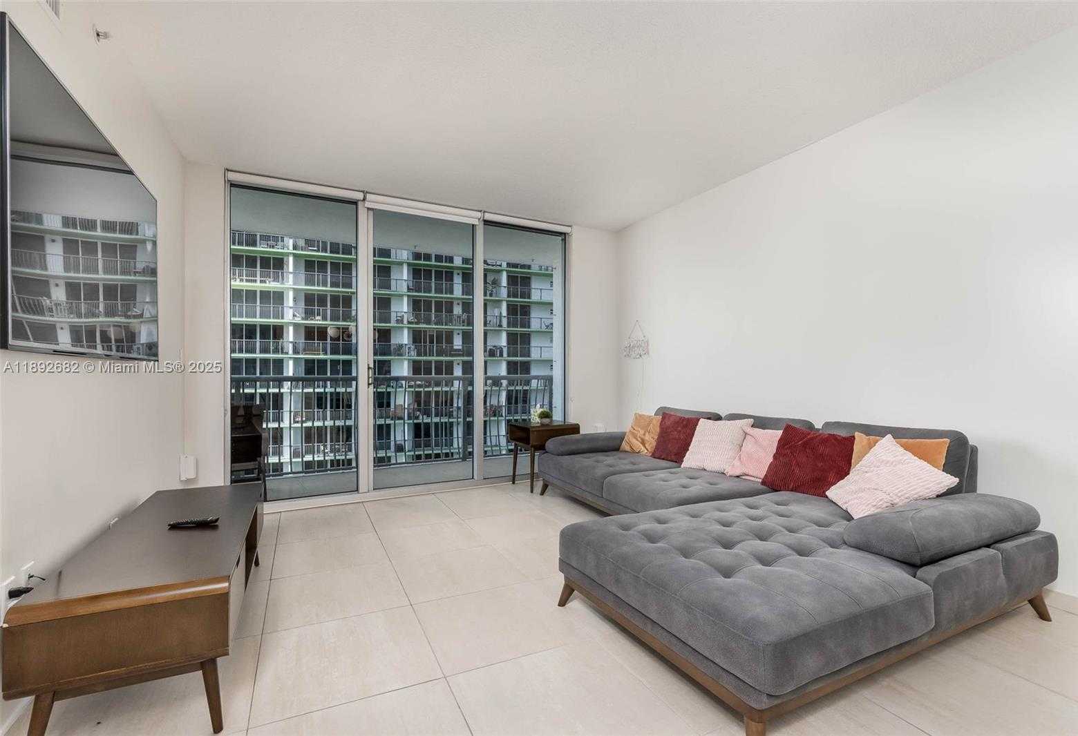 Small Image of 1750 NORTH BAYSHORE DR #1809, Miami Number 9