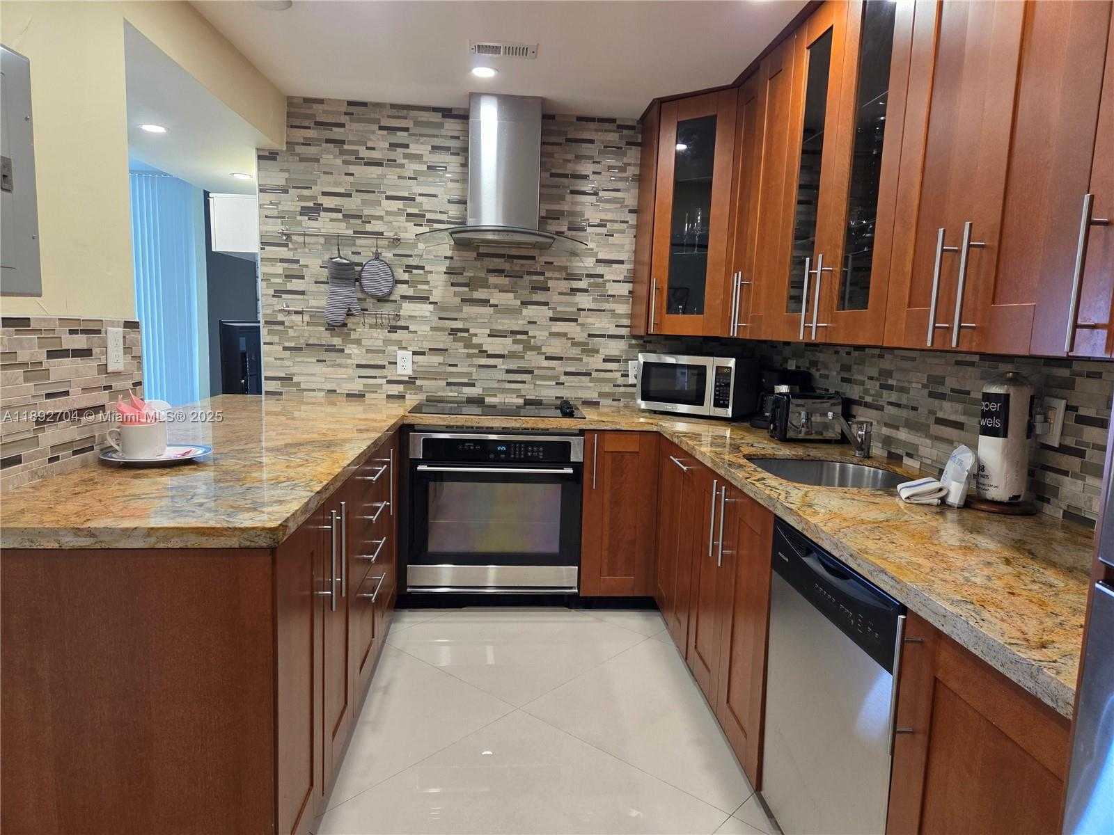 Small Image of 3901 SOUTH OCEAN DR #8S, Hollywood Number 2