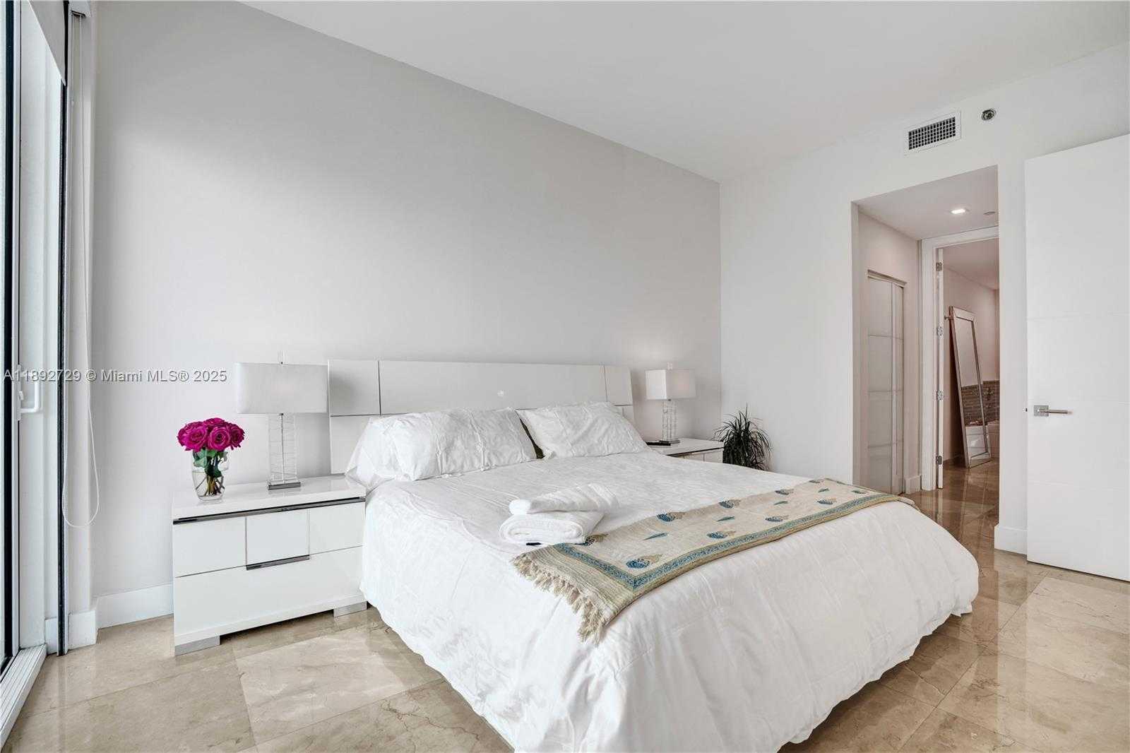 Small Image of 950 BRICKELL BAY DR #4707, Miami Number 14