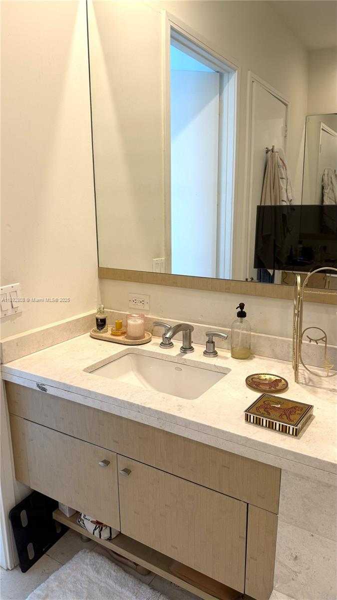 Small Image of 900 BRICKELL KEY BLVD #2602, Miami Number 21