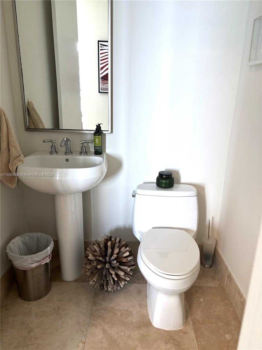 Small Image of 900 BRICKELL KEY BLVD #2602, Miami Number 22