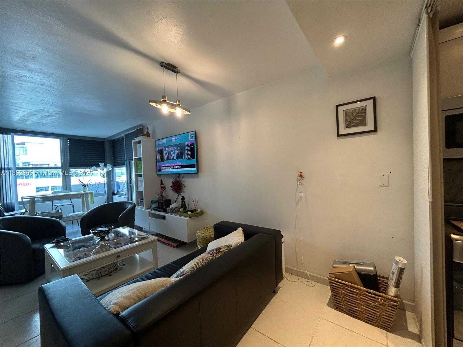 Small Image of 2899 COLLINS AVE #1715, Miami Beach Number 12