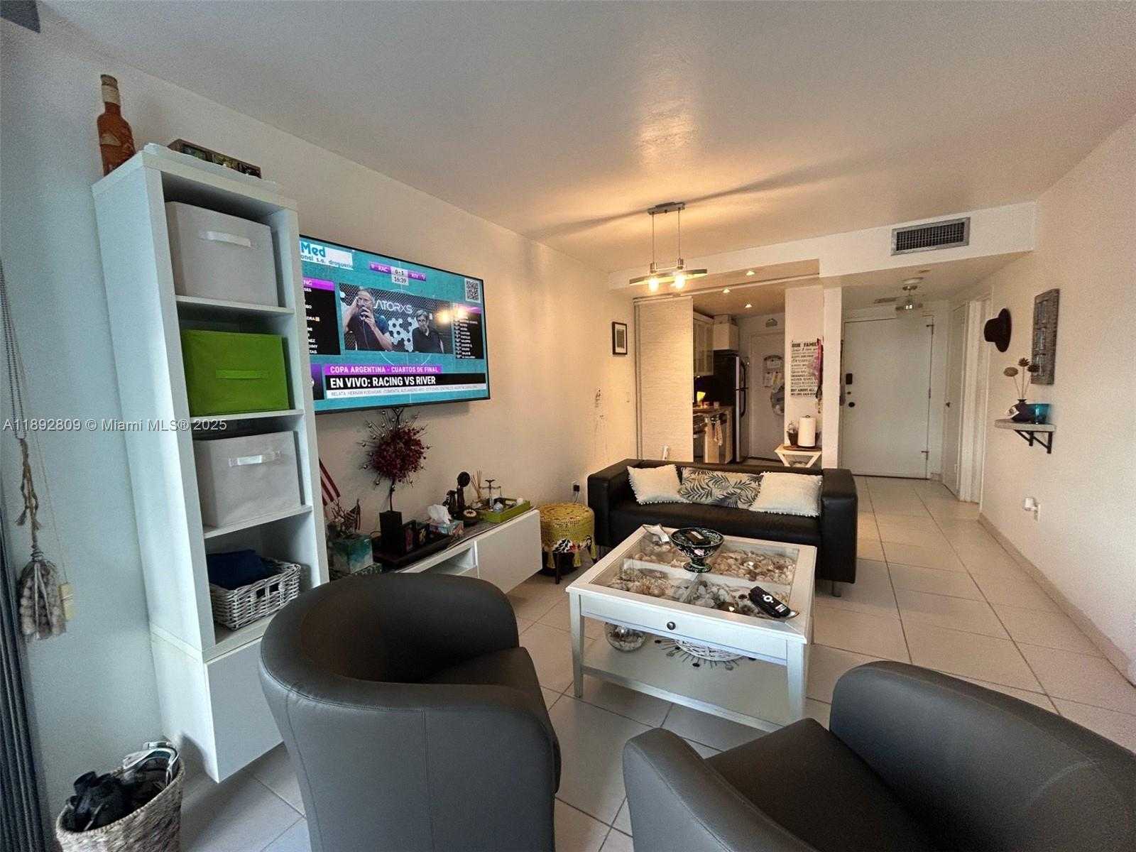 Small Image of 2899 COLLINS AVE #1715, Miami Beach Number 13