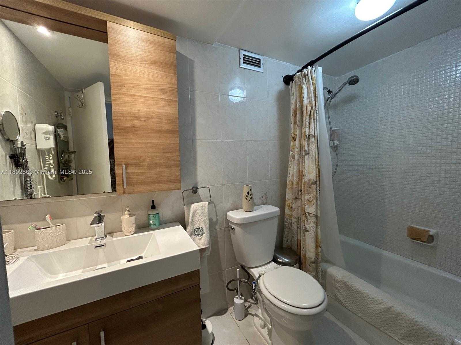 Small Image of 2899 COLLINS AVE #1715, Miami Beach Number 19