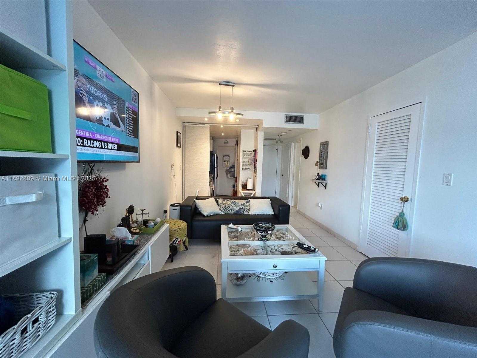 Small Image of 2899 COLLINS AVE #1715, Miami Beach Number 25