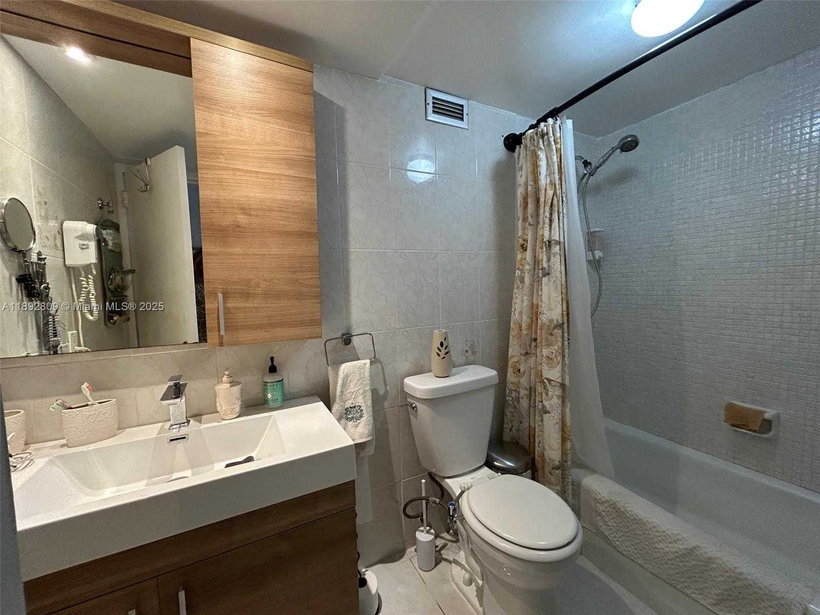 Small Image of 2899 COLLINS AVE #1715, Miami Beach Number 29