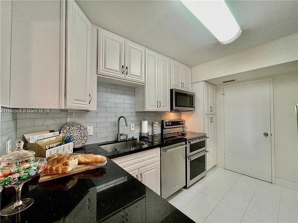 Small Image of 4400 HILLCREST DR #601B, Hollywood Number 10