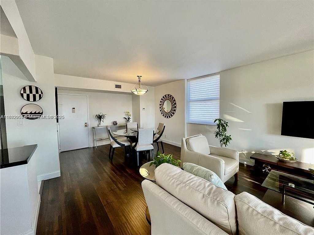 Small Image of 4400 HILLCREST DR #601B, Hollywood Number 12