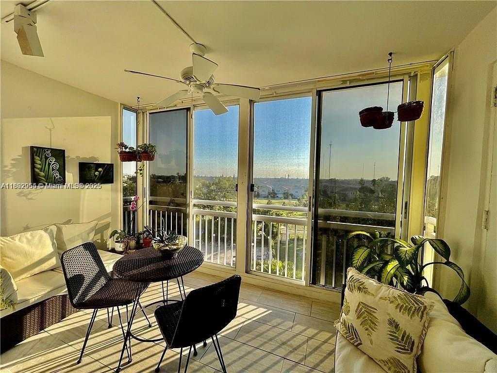 Small Image of 4400 HILLCREST DR #601B, Hollywood Number 13