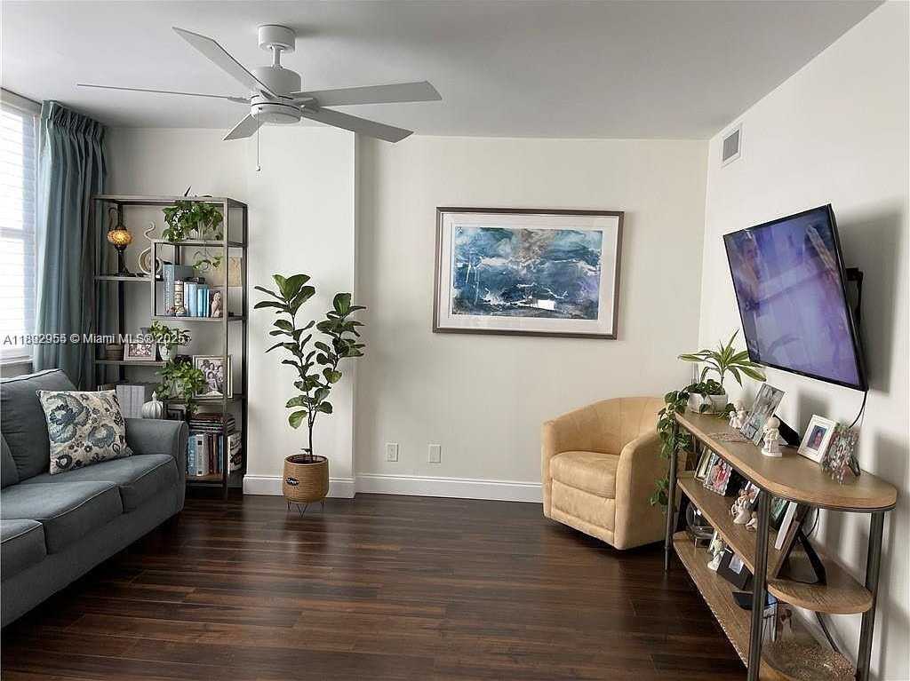 Small Image of 4400 HILLCREST DR #601B, Hollywood Number 14
