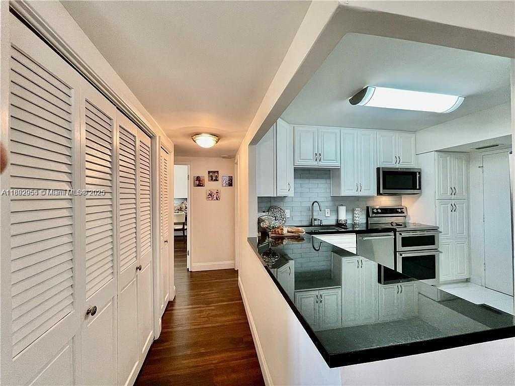 Small Image of 4400 HILLCREST DR #601B, Hollywood Number 19