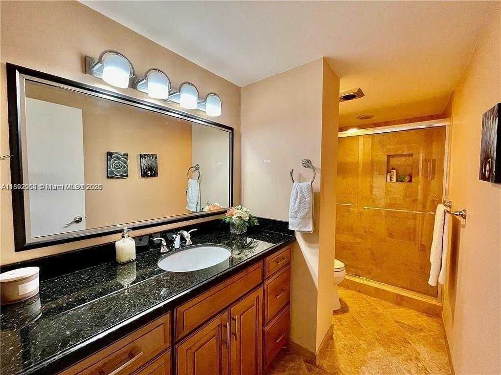 Small Image of 4400 HILLCREST DR #601B, Hollywood Number 22