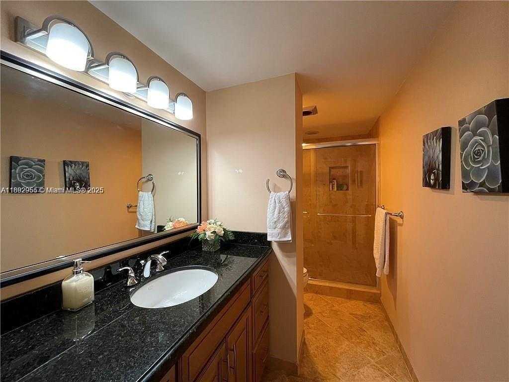Small Image of 4400 HILLCREST DR #601B, Hollywood Number 23