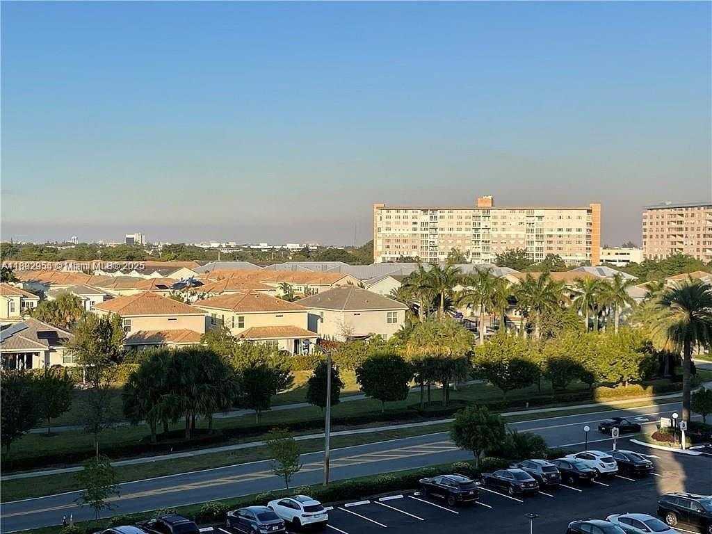 Small Image of 4400 HILLCREST DR #601B, Hollywood Number 25