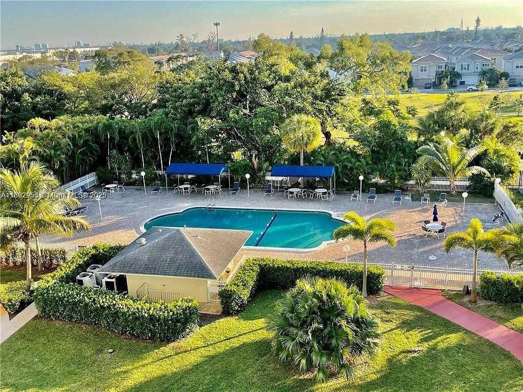 Small Image of 4400 HILLCREST DR #601B, Hollywood Number 26