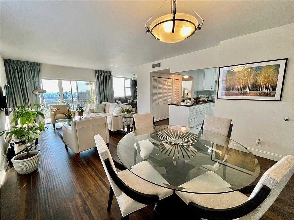 Small Image of 4400 HILLCREST DR #601B, Hollywood Number 3