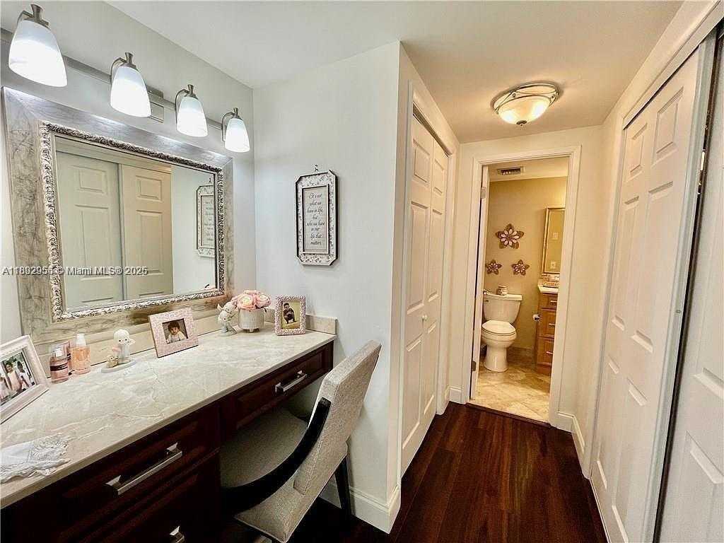 Small Image of 4400 HILLCREST DR #601B, Hollywood Number 32