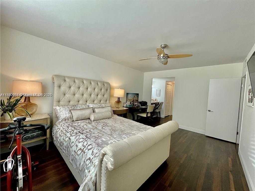Small Image of 4400 HILLCREST DR #601B, Hollywood Number 33