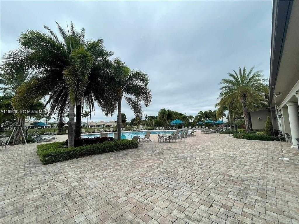 Small Image of 4400 HILLCREST DR #601B, Hollywood Number 39