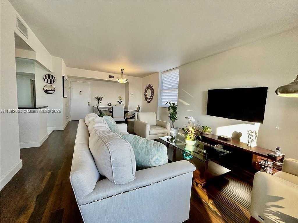 Small Image of 4400 HILLCREST DR #601B, Hollywood Number 4
