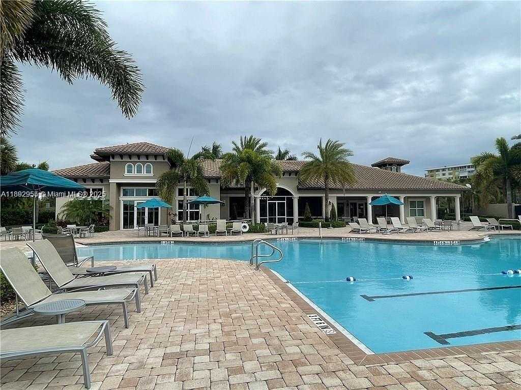 Small Image of 4400 HILLCREST DR #601B, Hollywood Number 43